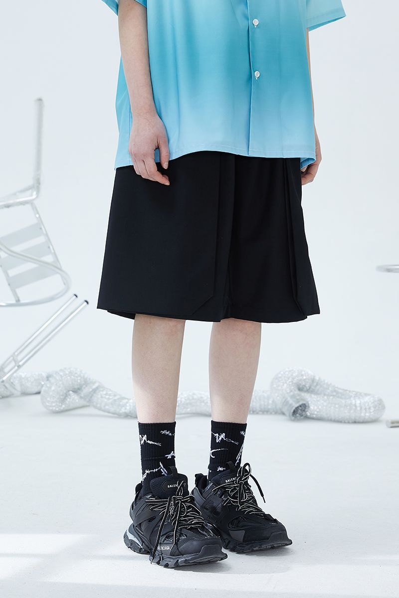 Large Pockets Loose Shorts