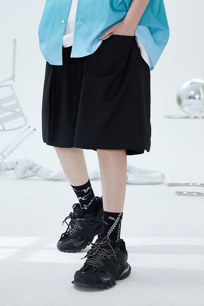 Large Pockets Loose Shorts